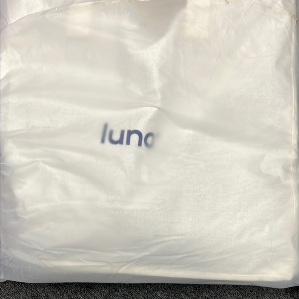 NWT Luna weighted bamboo blanket. Queen Grey